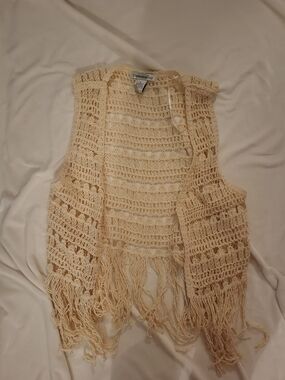 Demanding Women's Crochet Fringe Vest in Cream